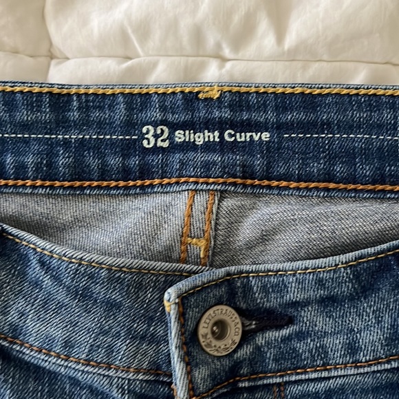 👖 Levies 32” waist - Picture 3 of 6